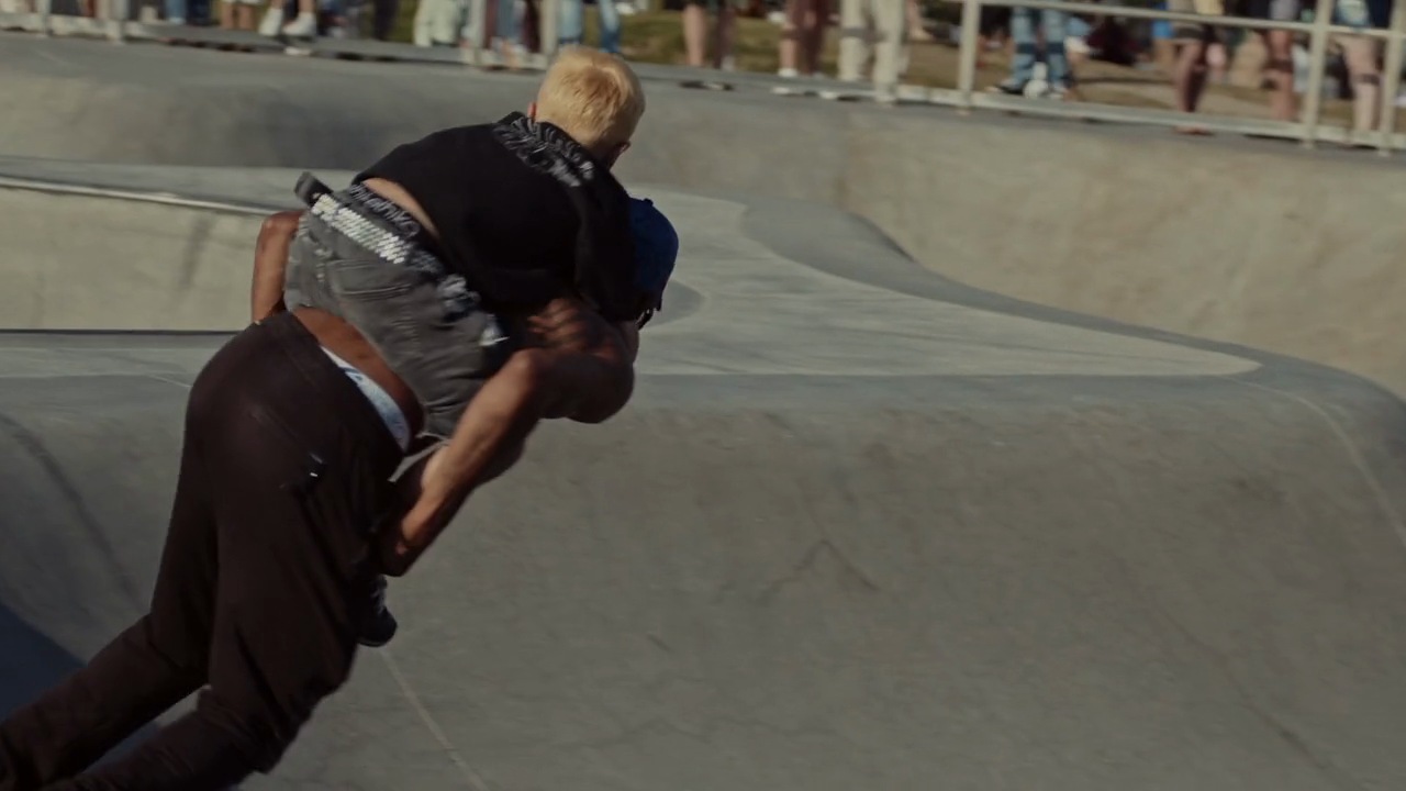 Skaters sweeping around the bowl at Venice Beach